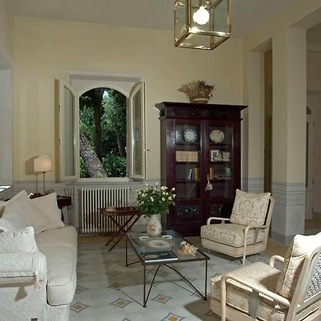Villa Signori Марина-ді-П'єтразанта Екстер'єр фото