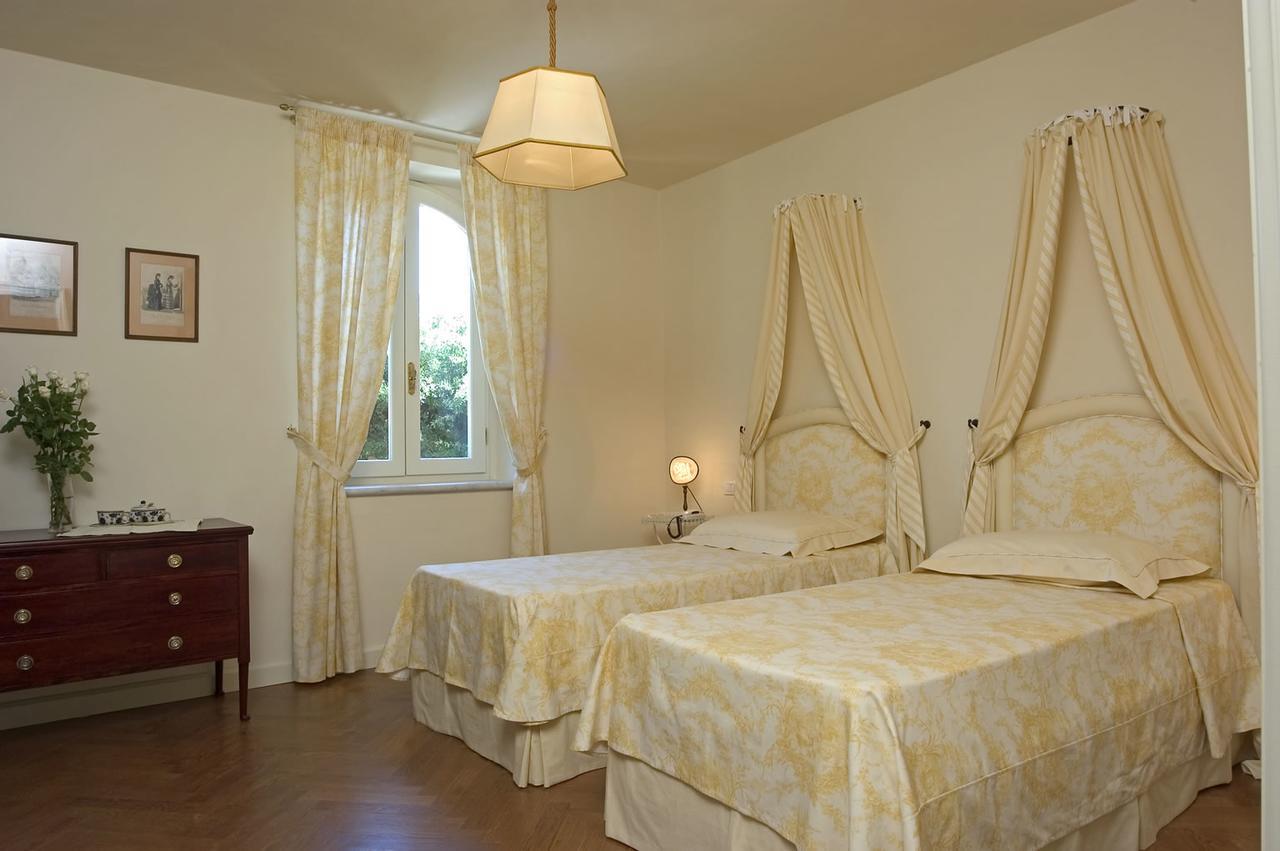 Villa Signori Марина-ді-П'єтразанта Екстер'єр фото